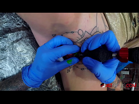 ❤️ Extrem tattooed Hottie Sully Savage krut en Tattoo op hirem Klitoris ☑ Hausgemachte Porno op lb.bladesoul.top ﹏